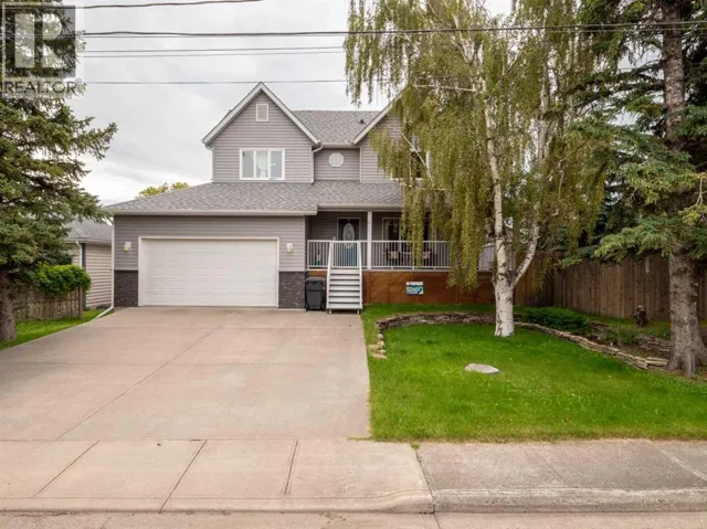 966 Lawrence Street, Pincher Creek, Alberta T0K1W0