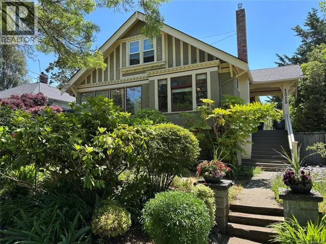1315 Bond St, Victoria, British Columbia V8S1C3