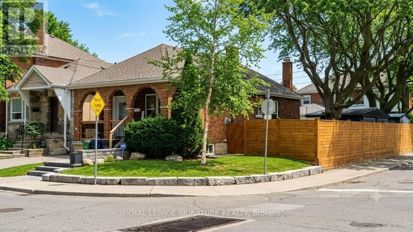 1 ROSENEATH GARDENS, Toronto (Oakwood Village), Ontario M6C3X5