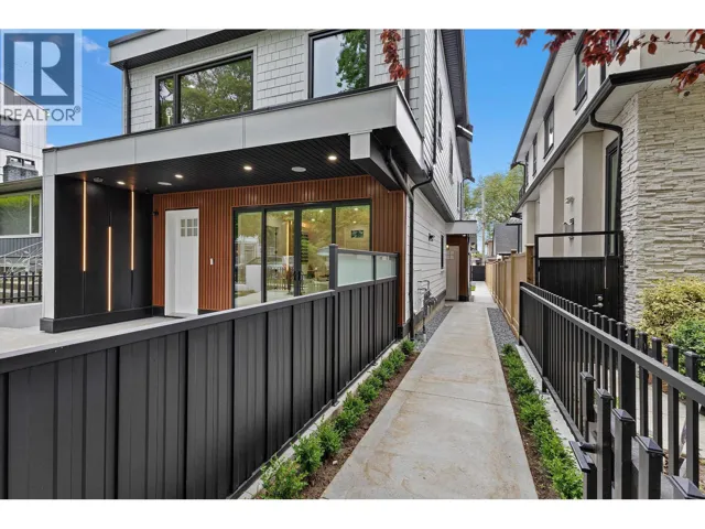 2 182 ONTARIO PLACE, Vancouver, British Columbia V5W1S2