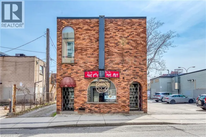 11 WALNUT Street S, Hamilton, Ontario L8N2K8