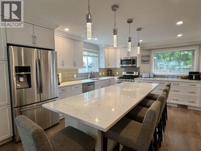 1253 BLUFF DRIVE, Coquitlam, British Columbia V3E1L6