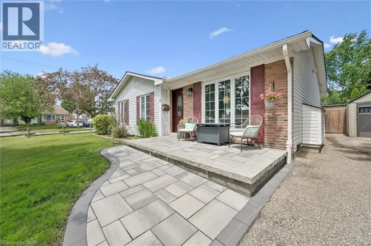 2 KEEWATIN Avenue, Kitchener, Ontario N2B3L5