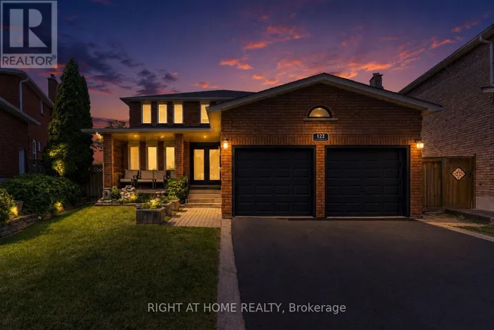 123 LAMP CRESCENT, Vaughan (West Woodbridge), Ontario L4L6J7