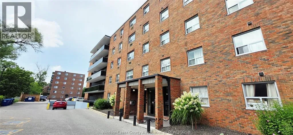 3900 WYANDOTTE STREET East Unit# 121, Windsor, Ontario N8Y1B3