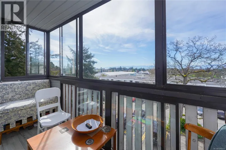 404 614 Fernhill Pl, Esquimalt, British Columbia V9A4Z1