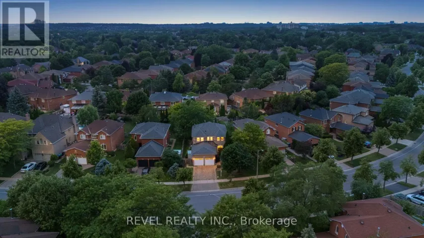 4315 CREDIT POINTE DRIVE, Mississauga (East Credit), Ontario L5M3J8