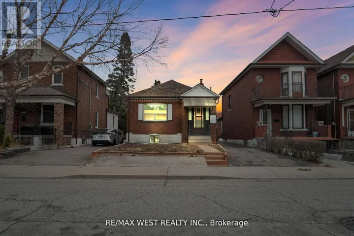 661 BERESFORD AVENUE, Toronto (Runnymede-Bloor West Village), Ontario M6S3C4