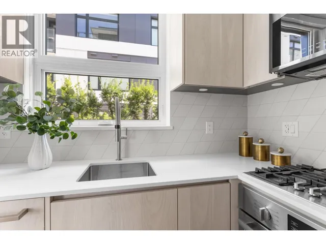 3249 CLIVE AVENUE, Vancouver, British Columbia V5R4V3