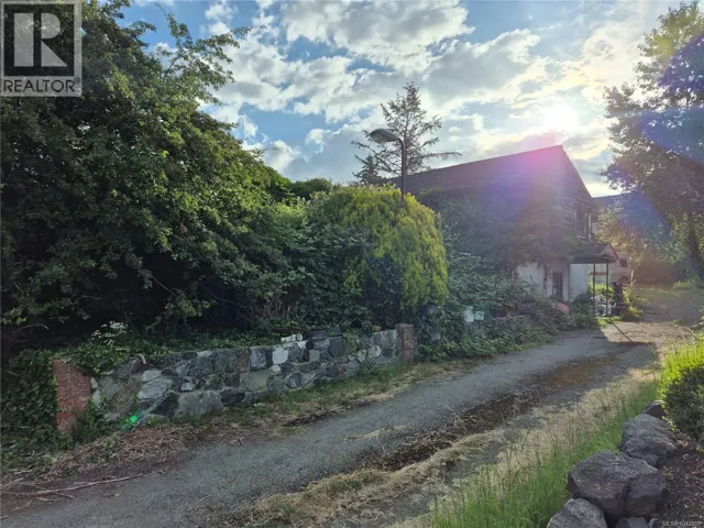 4129 Gillie Rd, Saanich, British Columbia V9E2C7