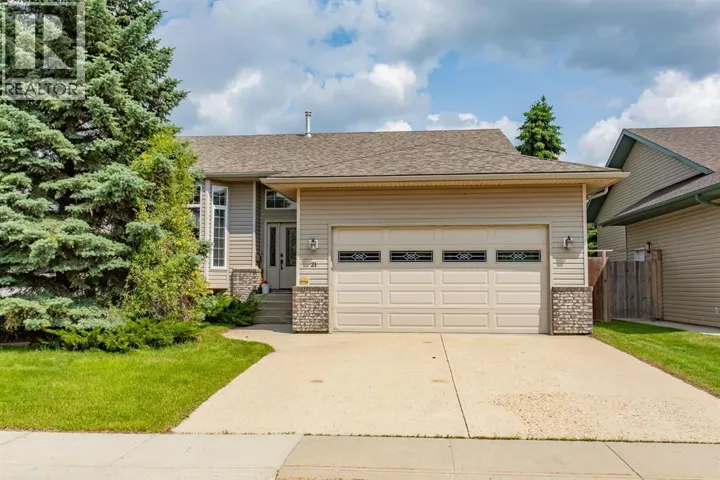 21 Royal Crescent, Lacombe, Alberta T4L2H7