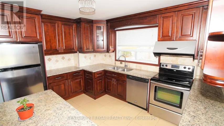MAIN - 32 NIANTIC CRESCENT, Toronto (Parkwoods-Donalda), Ontario M3A2H7