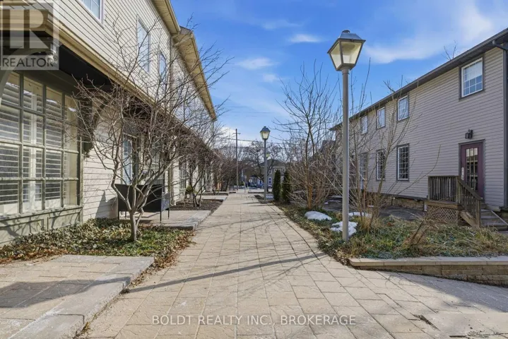 8 - 49 ONTARIO STREET, Grimsby (Grimsby East), Ontario L3M3H2