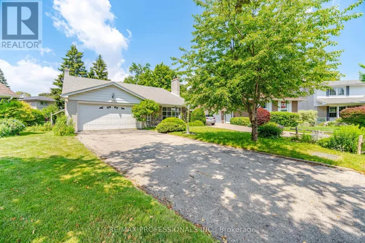 30 GRASSPOINT CRESCENT, Toronto (Markland Wood), Ontario M9C2V1