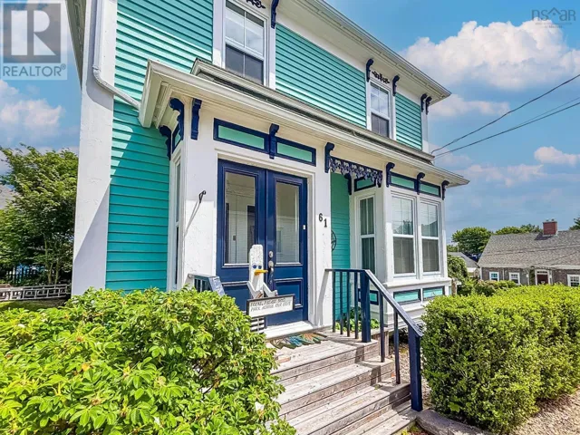 61 York Street, Lunenburg, Nova Scotia B0J2C0
