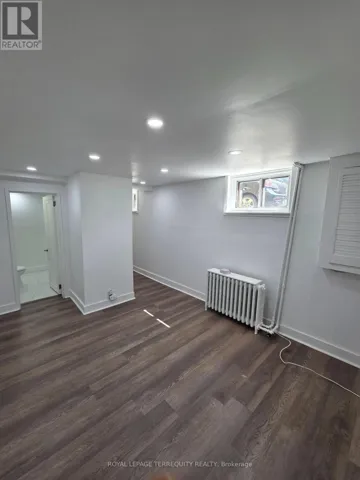 214 CLONMORE DRIVE, Toronto (Birchcliffe-Cliffside), Ontario M1N1Y1