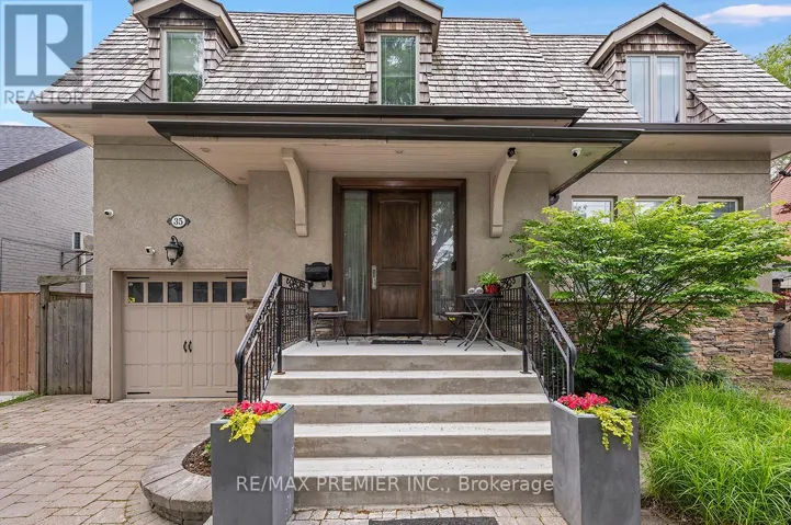 35 YORKDALE CRESCENT, Toronto (Humberlea-Pelmo Park), Ontario M9M1C2