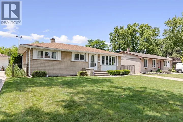3425 WOODLAWN AVENUE, Windsor, Ontario N8W2J4