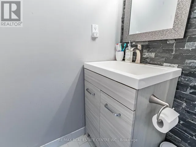 1616 - 250 WEBB DRIVE, Mississauga (City Centre), Ontario L5B3Z4