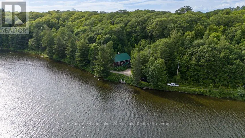 'Lakehouse' on the shore of Newell Lake