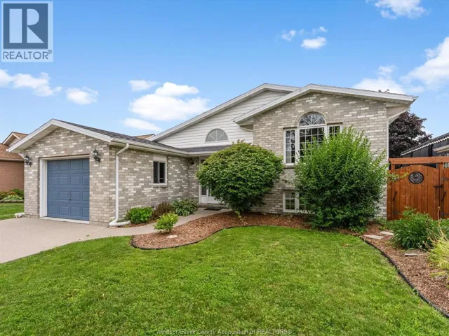 1553 BLAIRWOOD CRESCENT, Windsor, Ontario N8W5M6
