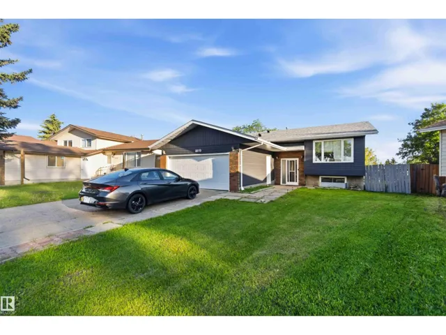 8819 29 AV NW, Edmonton, Alberta T6K2X5