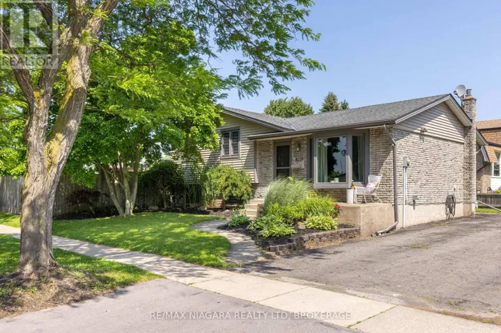 8229 RIDEAU STREET, Niagara Falls (West Wood), Ontario L2H2E3