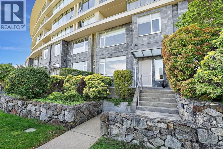 5330 Sayward Hill Cres, Saanich, British Columbia V8Y3H8