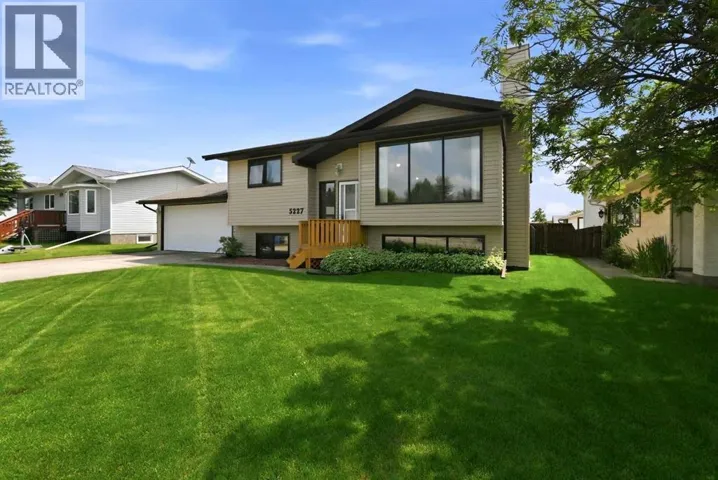 5227 55 Avenue, Eckville, Alberta T0M0X0