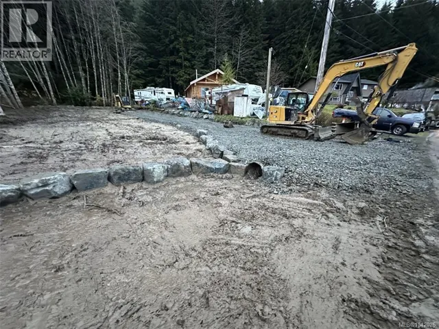 400 Macmillan Dr, Sayward, British Columbia V0P1R0