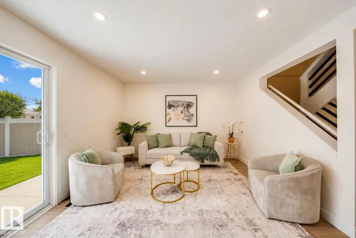 125 WOODBOROUGH WY NW, Edmonton, Alberta T5Y1N2