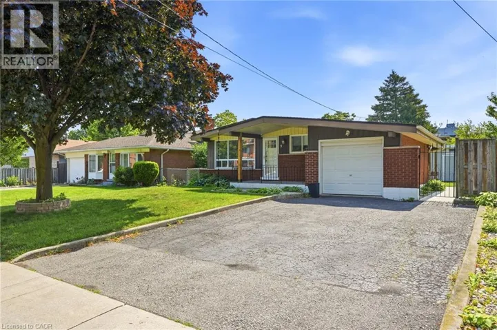 9 BISHOPSGATE Avenue, Hamilton, Ontario L8V3K3