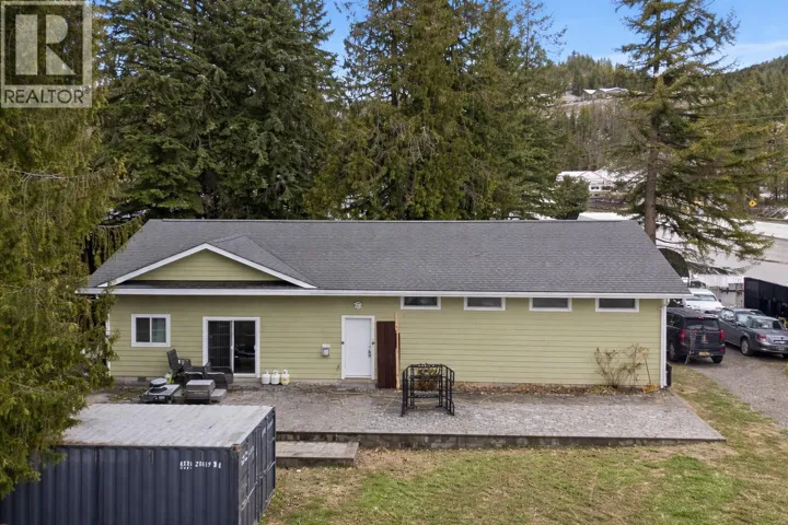1 Wolfe Street, Sicamous, British Columbia V0E2V1