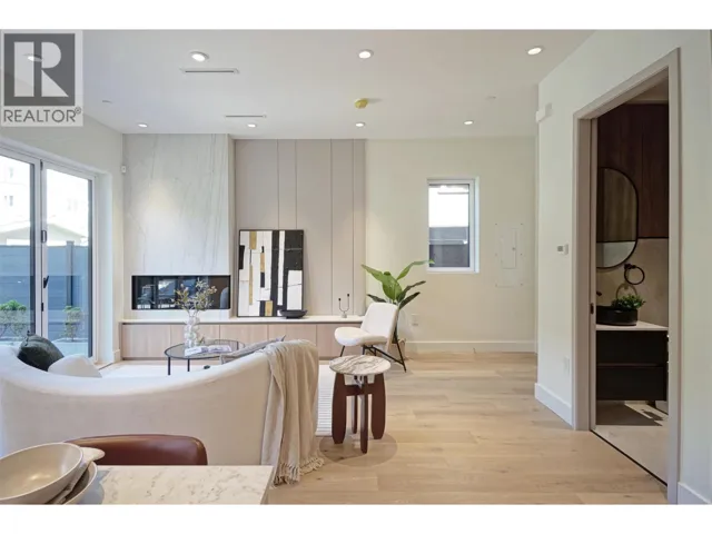 2 3315 W 10TH STREET, Vancouver, British Columbia V6R2E5