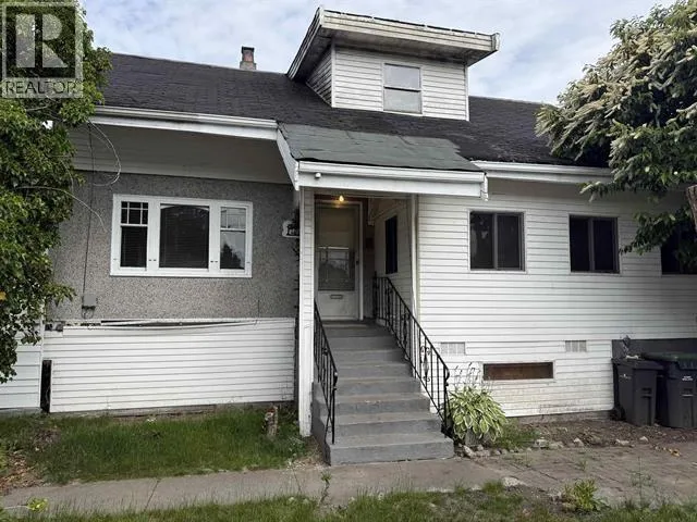 220 DEVOY STREET, New Westminster, British Columbia V3L4E7