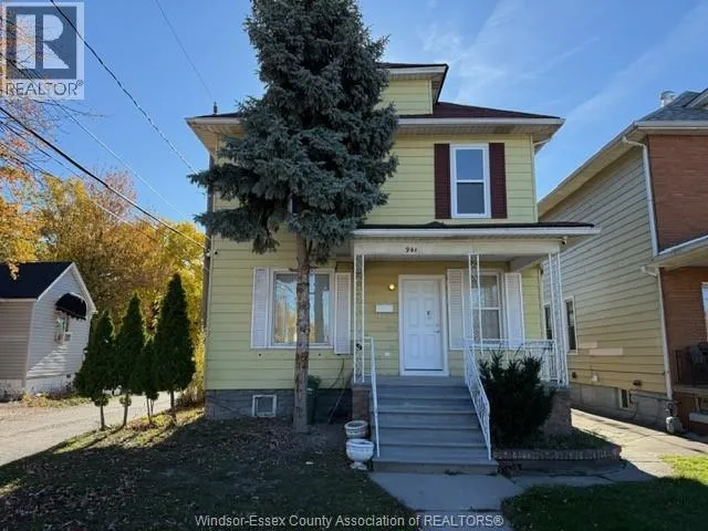 941 CATARAQUI, Windsor, Ontario N9A3P7