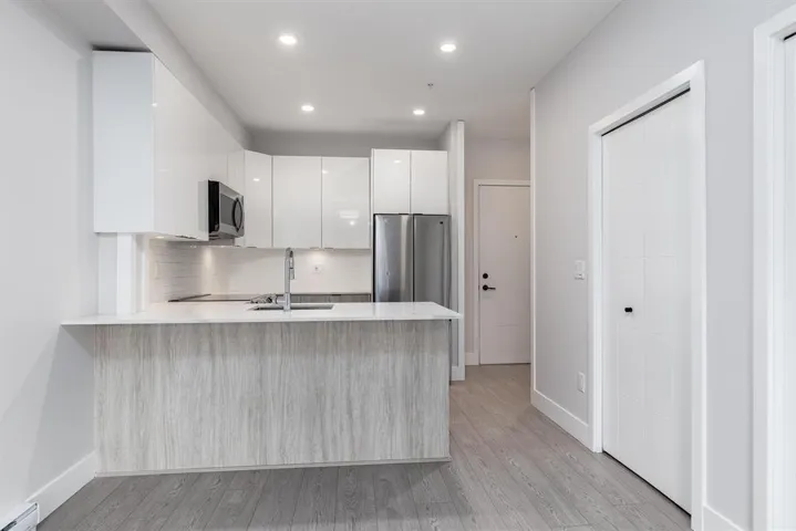 10X 5486 199A STREET, Langley, British Columbia V3A0N6
