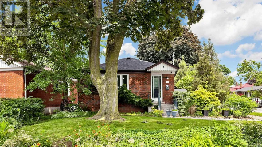 1 HELSBY CRESCENT, Toronto (Alderwood), Ontario M8W4V7