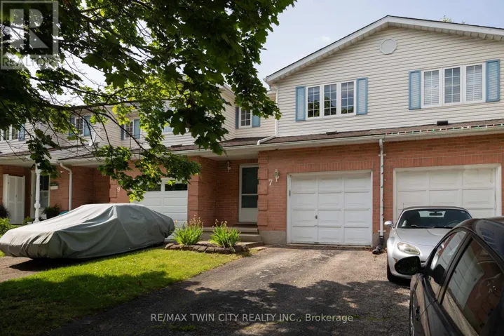 7 GRAYSTONE COURT, Brant (Paris), Ontario N3L3Y1