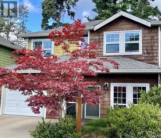 12 4530 Pipeline Rd, Saanich, British Columbia V8Z7Y6