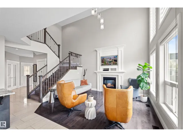 3807 CLAXTON CL SW, Edmonton, Alberta T6W1Y5