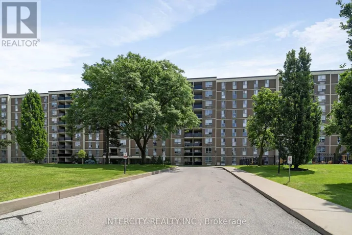 302 - 2825 ISLINGTON AVENUE, Toronto (Humber Summit), Ontario M9L2K1