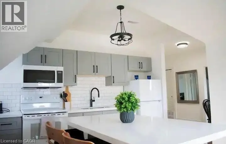 39 STANLEY Avenue Unit# 3, Hamilton, Ontario L8P2K9