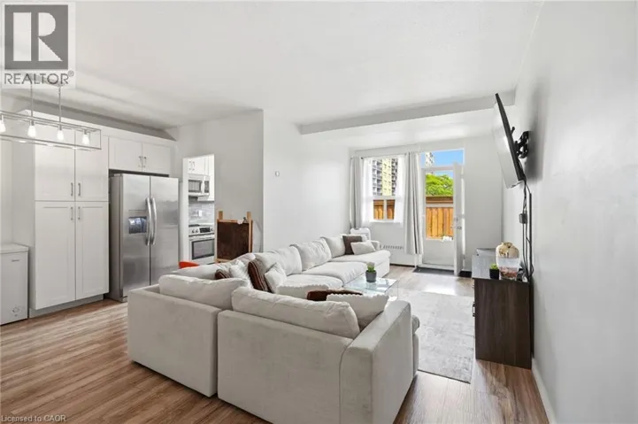 15 NICKLAUS Drive Unit# 17, Hamilton, Ontario L8K5J5