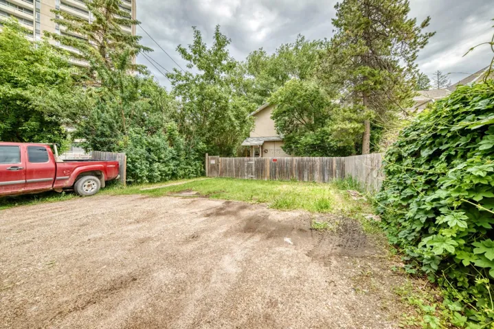 9919 149 St, Edmonton, Alberta T6E4M8