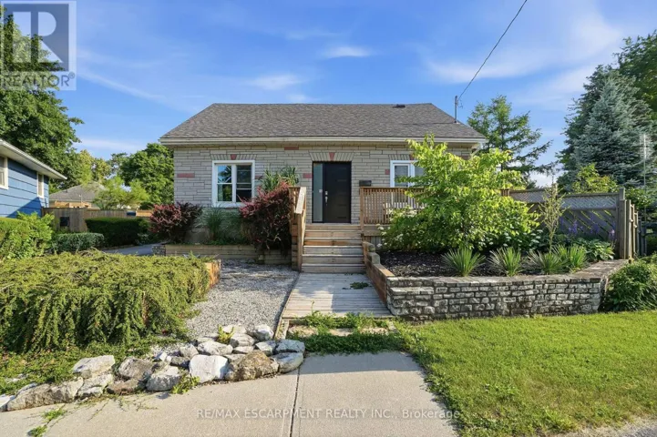 19 VICTORIA STREET, Brant (Paris), Ontario N3L1H8