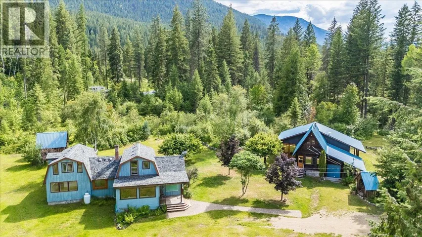 6042 Woodward Road, Winlaw, British Columbia V0G2G0