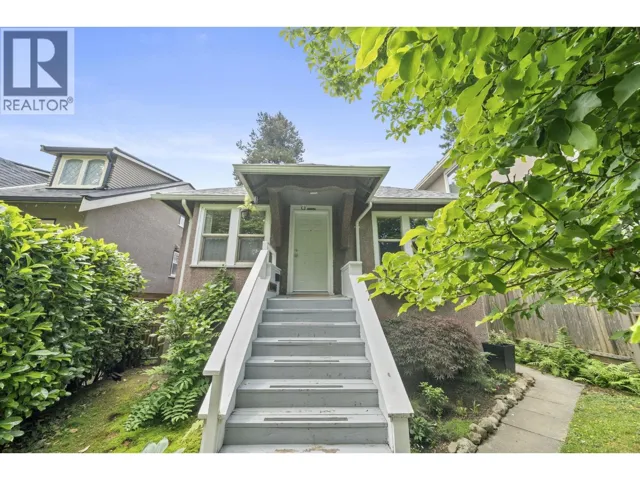 3750 W 17TH AVENUE, Vancouver, British Columbia V6S1A2