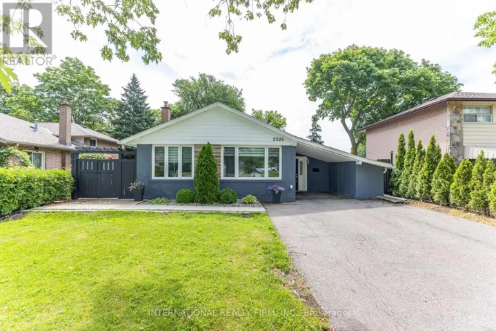 2528 TRUSCOTT DRIVE, Mississauga (Clarkson), Ontario L5J2B5