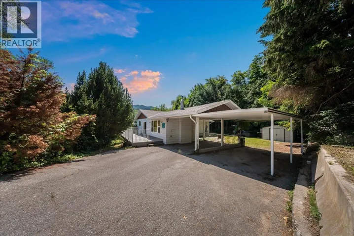 222 Wolfe Drive, Warfield, British Columbia V1R4M2